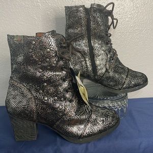 TMA MAIA company women’s leather metallic boots 7.5 NWT